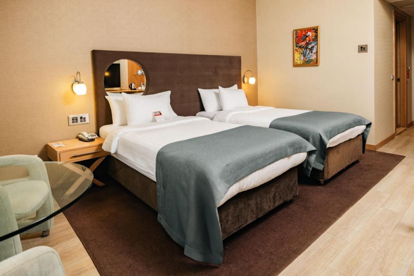 Hotel Wow Airport 4*